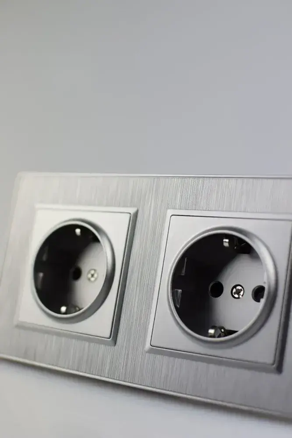 Розетка двойная серая