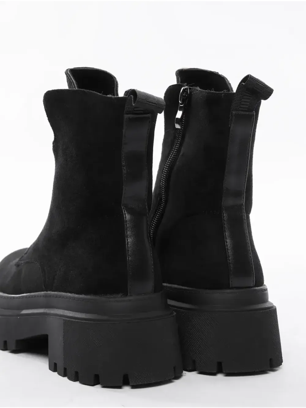 Зимние ботинки на высокой платформе