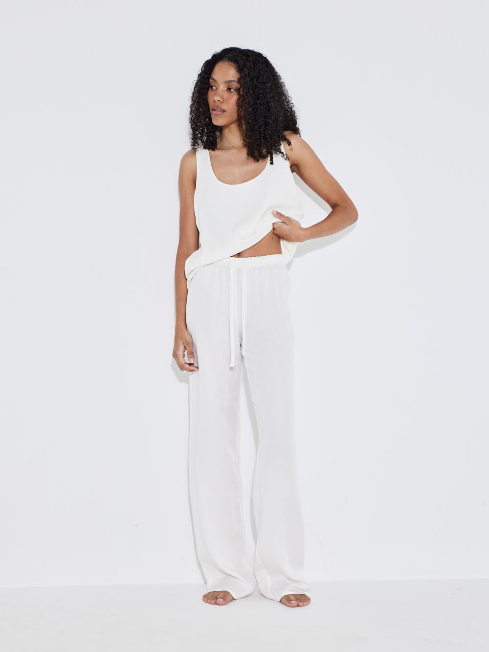Брюки Aura Pants In White