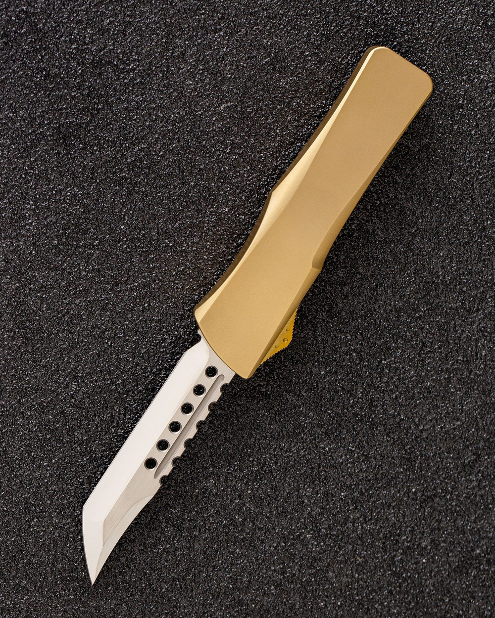 Автоматический складной нож Vespa Marfione Custom Knives Troodon Mirror Hellhound M390 619-10GS (золотой)