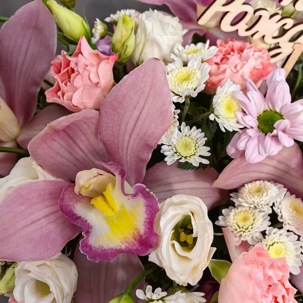 Композиция с розовыми орхидеями