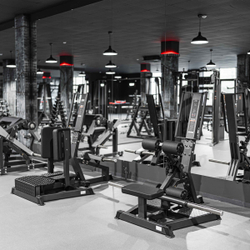 D982 Разведение ног стоя, рычаги серые*