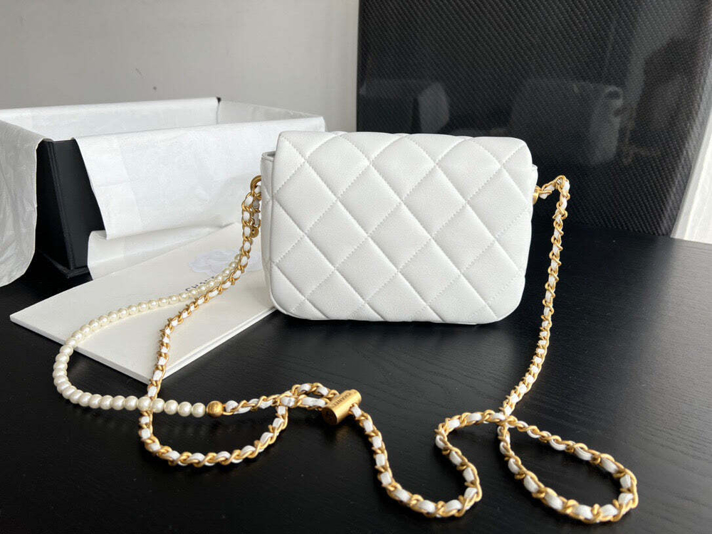 Chanel Flap 18 cm