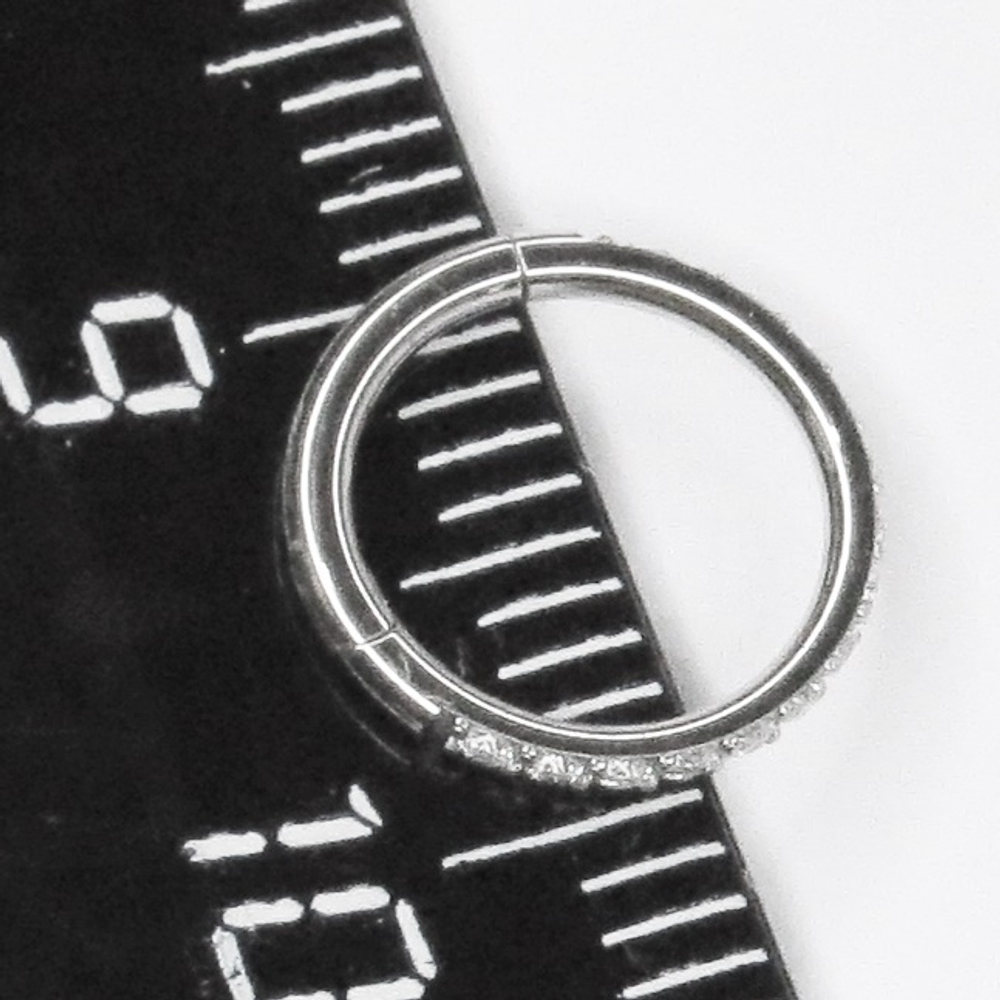 Кольцо для пирсинга, кликер 8 мм с фианитами, толщина 1,2 мм. Титан G23. Серебристое. 1 шт