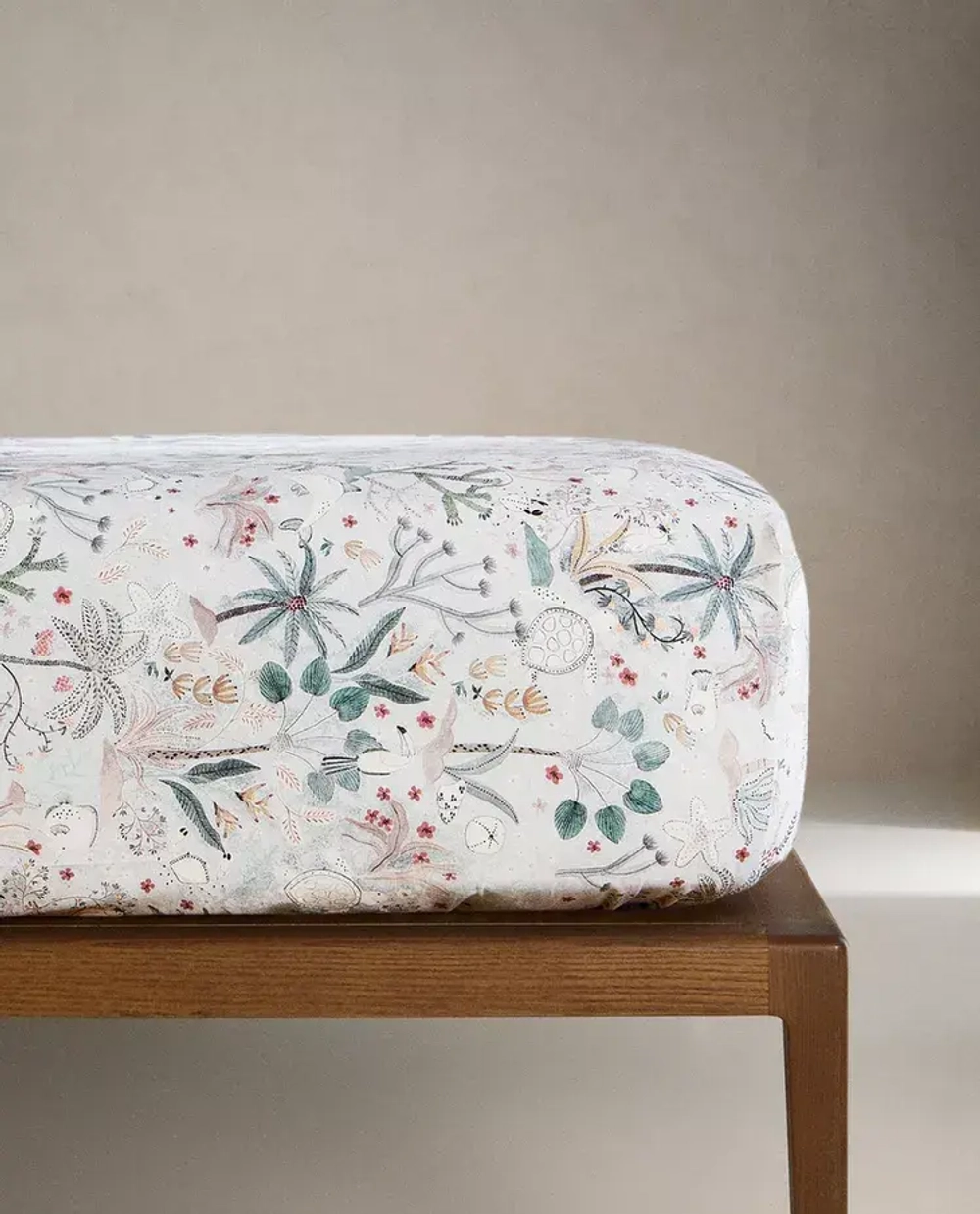 ZARA HOME ДЕТСКАЯ ПРОСТЫНЯ НА РЕЗИНКЕ С ПРИНТОМ, РАЗНОЦВЕТНЫЙ