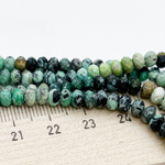 Варисцит, размер около 5*3 мм, цена за 58-59 шт (1/2 нити)