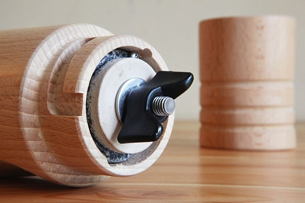 Мельница ручная для зерна Kornkraft Vagabund