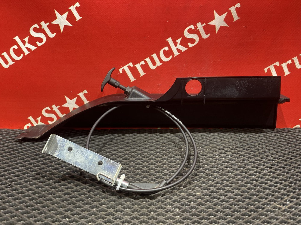 Накладка ручки бардачка левая 2018г