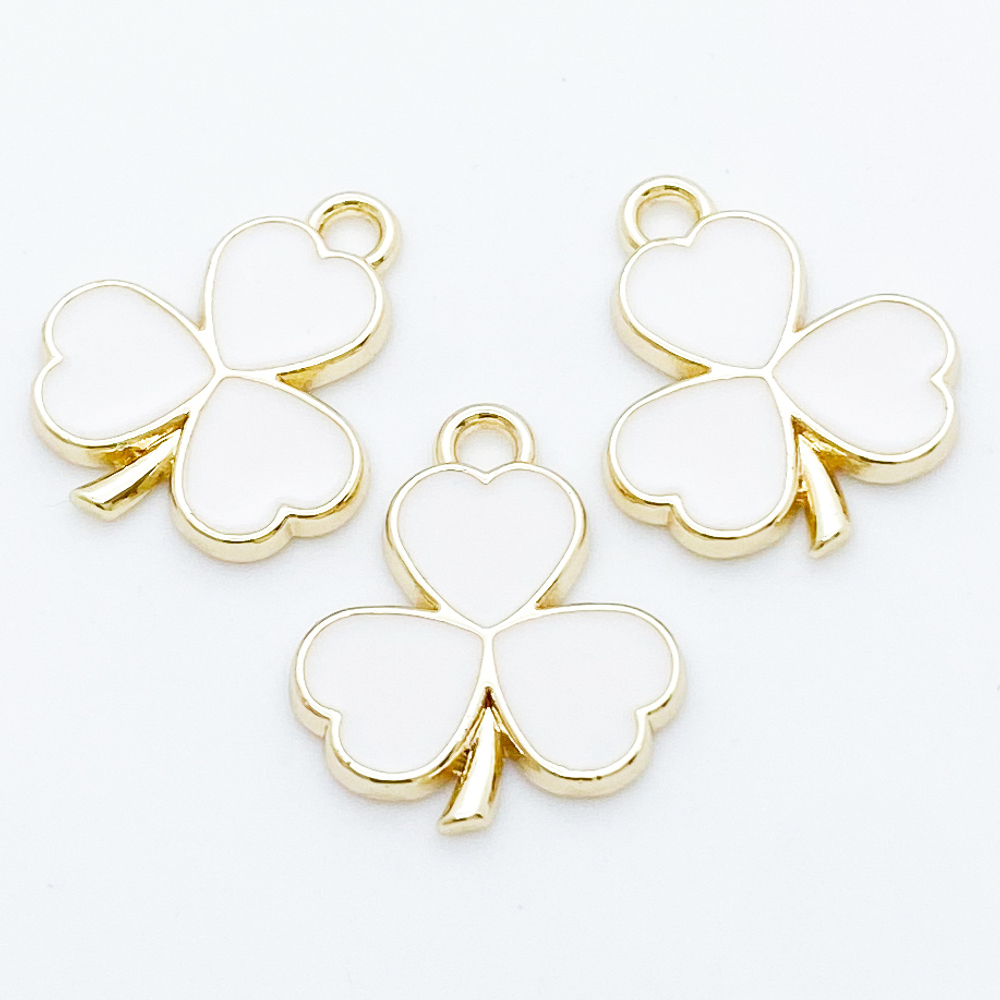 Подвеска Клевер, цвет золото + белый, размер 20*16 мм, цена за 1 шт