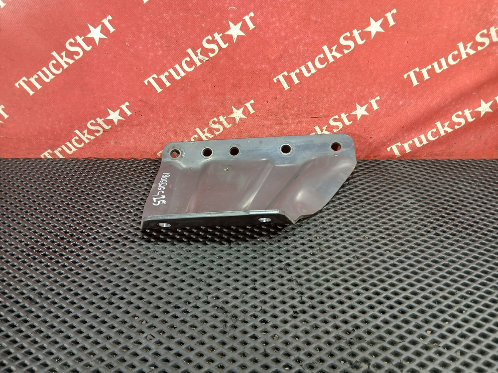 Кронштейн траверсы передний левый