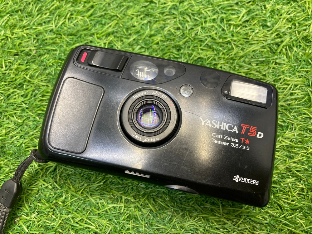 Yashica T5D