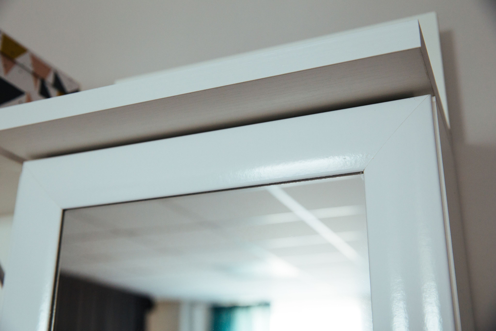 Прихожая с зеркалом комплект мебели Белый Поры Дерева/Белый Глянец, Тиффани, 200,1х51х205,6 см RINNER мебельная фабрика