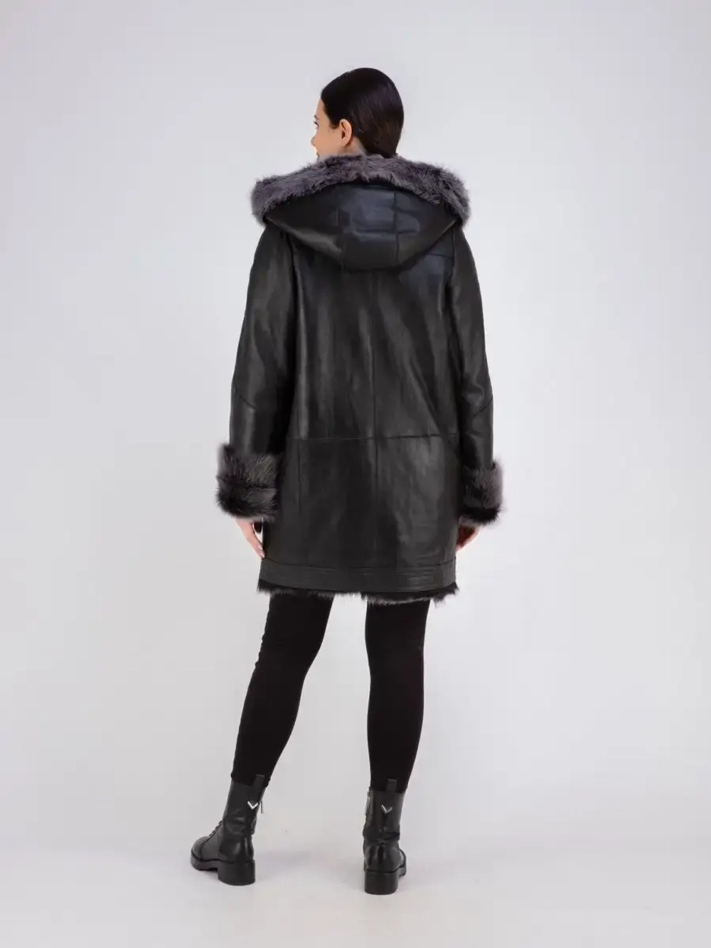 Дубленка зимняя с капюшоном натуральная оверсайз