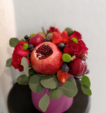 Фрукты и цветы в шляпной коробке