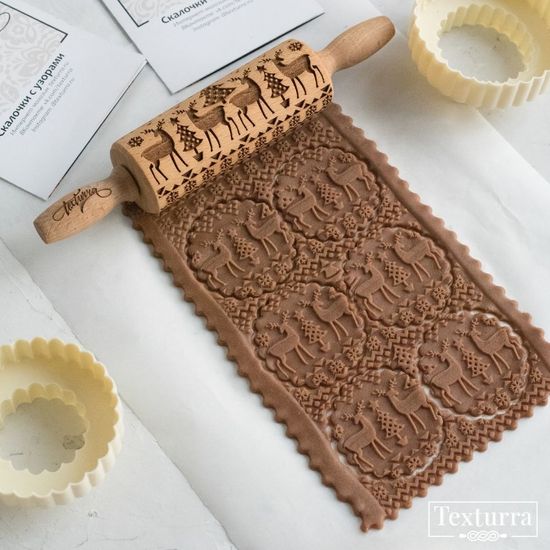 Малая скалка с узором Новогодний орнамент с оленями