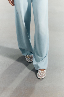 ZARA БАЛЕТКИ ИЗ СЕТЧАТОЙ ТКАНИ С ЦВЕТОЧНЫМИ ДЕТАЛЯМИ "РОМАШКА", БЕЛЫЙ