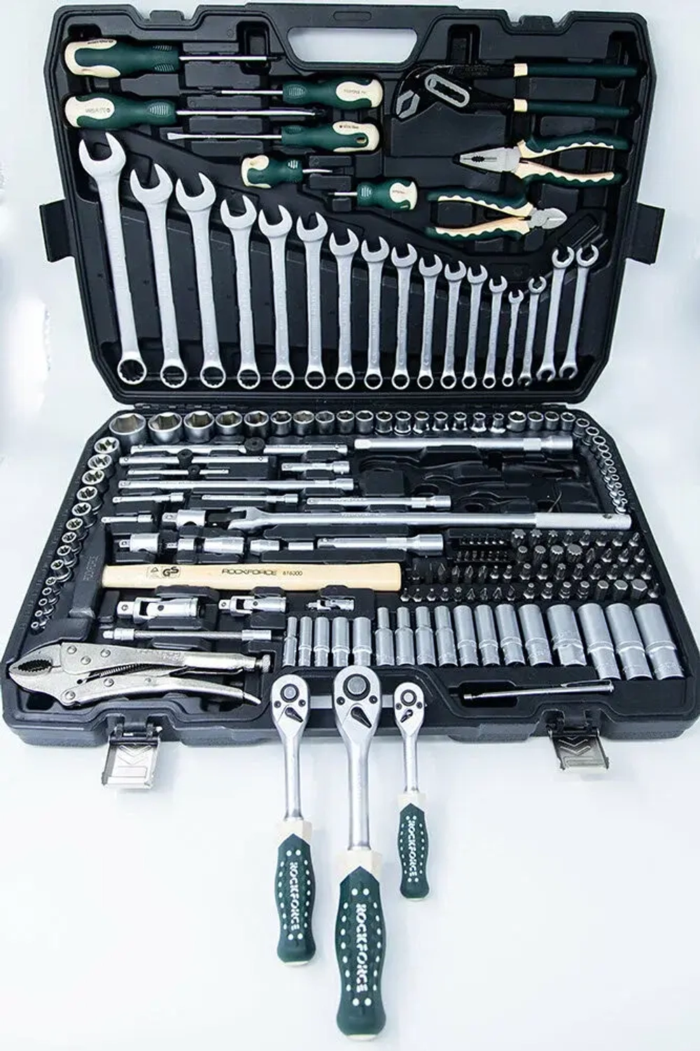 Набор инструмента RF-41802-5: 1/2"&1/4"&3/8"DR с 6-гранными головками 180пр.(пласт. кейс) ROCKFORCE