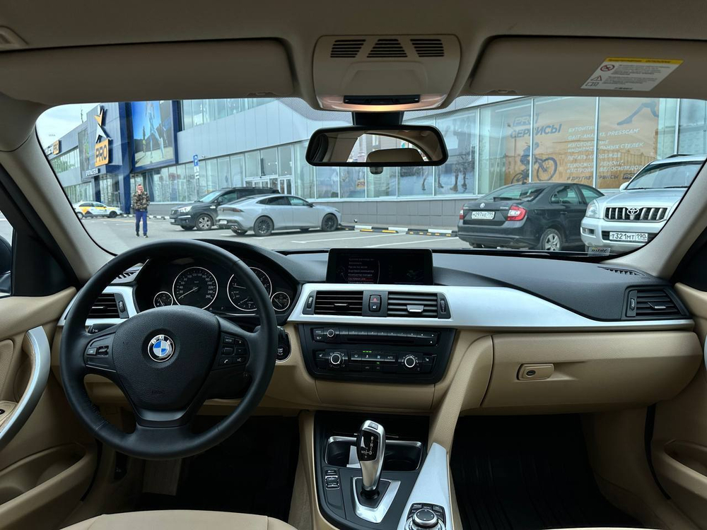 BMW 320i  2013 г.в.