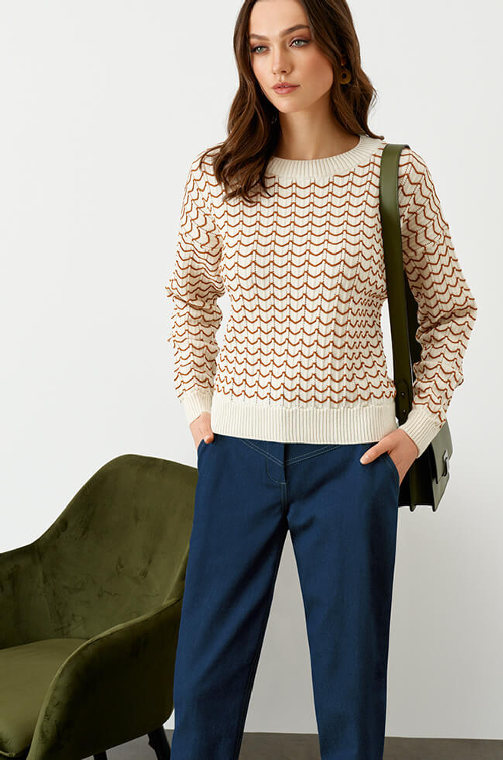 22758 Джемпер женский (молочный / св.каштановый)