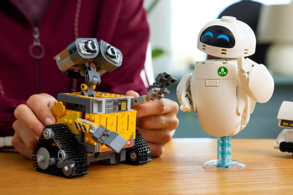 Конструктор LEGO Disney 43279 WALL-E and EVE