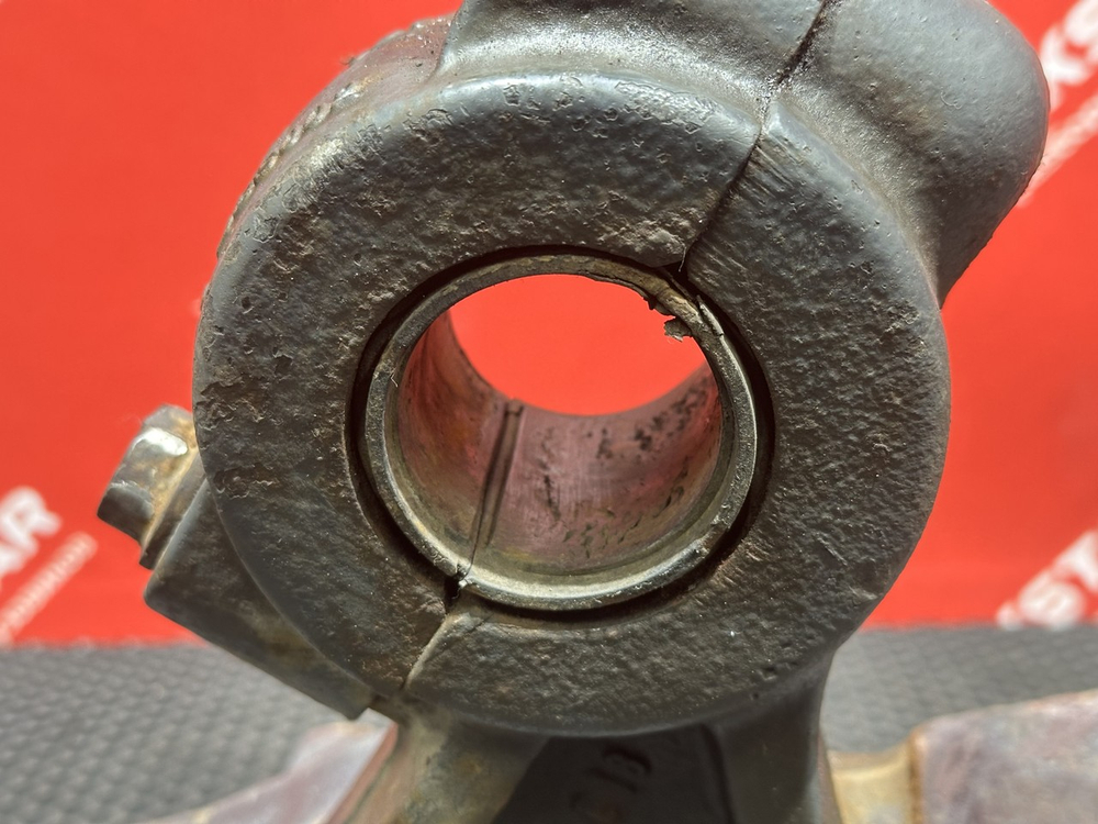 Кронштейн стабилизатора переднего левый