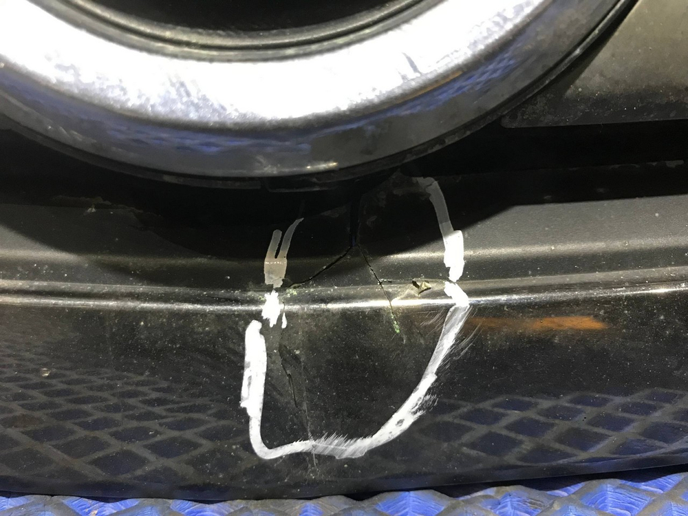 Решетка радиатора NISSAN ALMERA 2015