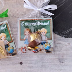 Конфета с открыткой "С выпускным!"