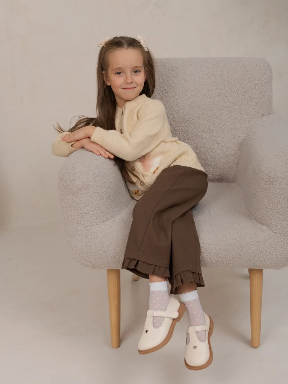 Кофта вязаная на пуговицах с вышивкой