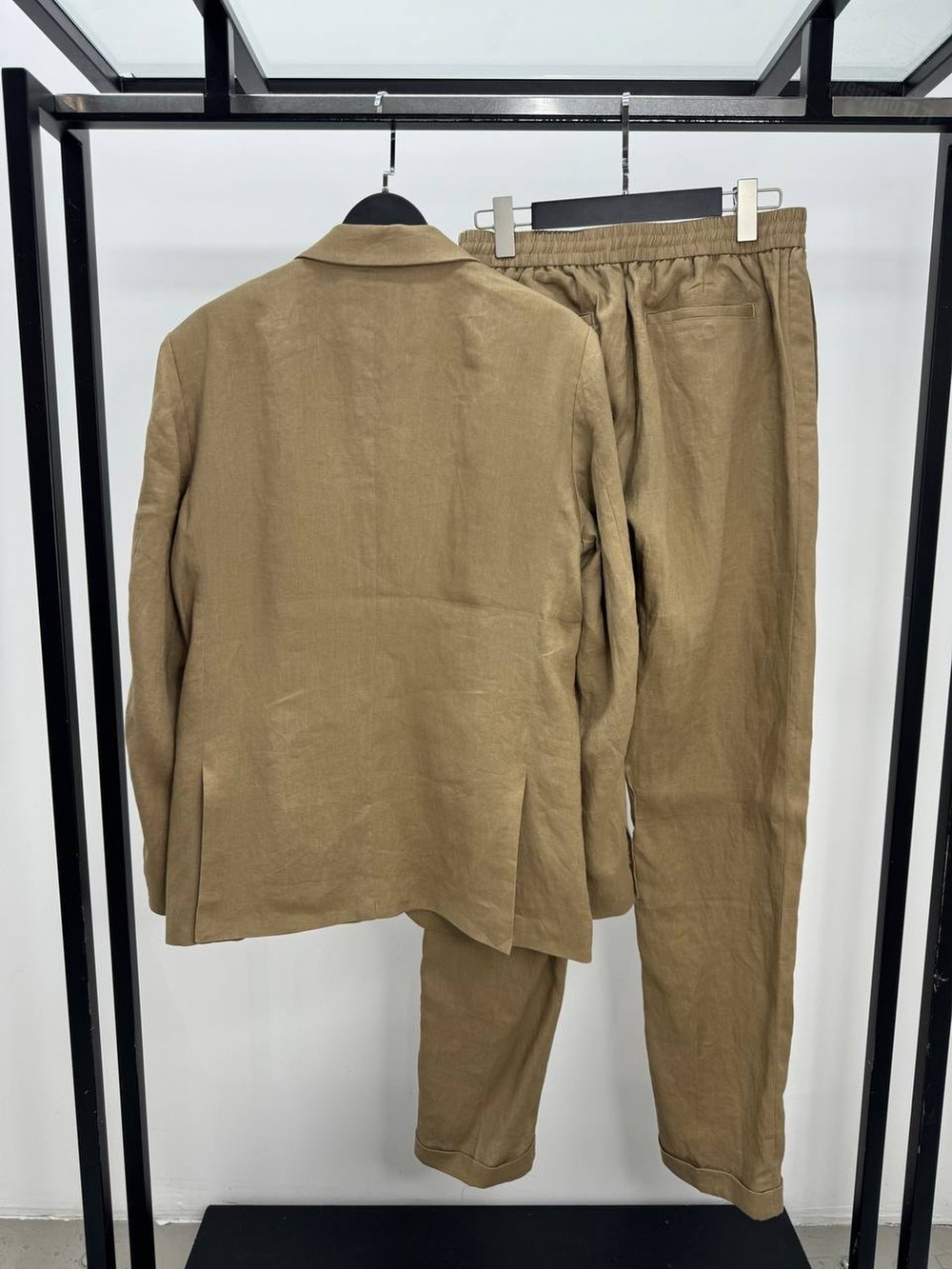 Льняной костюм Kiton