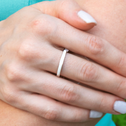 Кольцо с белой эмалью "Нежность"