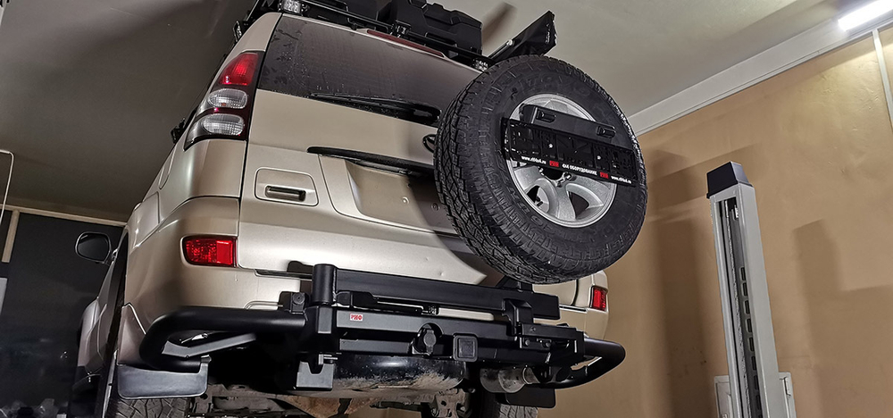 Бампер задний силовой/защита штатного бампера Toyota Land Cruiser Prado 120 c квадратом под фаркоп, калиткой, подсветкой номера РИФ