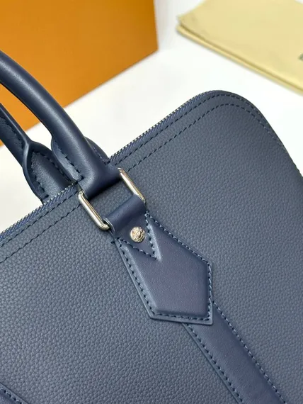 Портфель Louis Vuitton Takeoff из коллекции Aerogram, синий