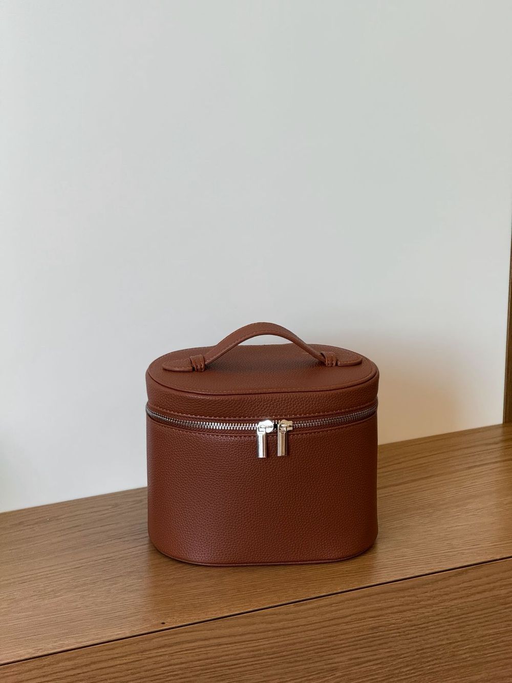 Кожаная косметичка-сумка