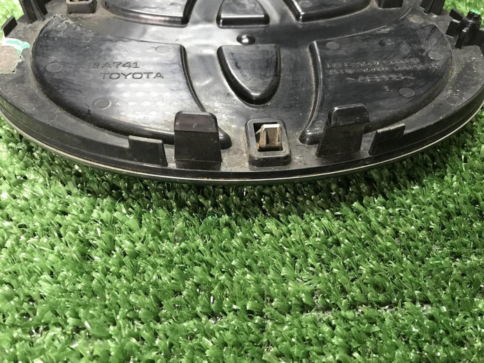 Эмблема передняя Toyota Land Cruiser 200 (15-21)