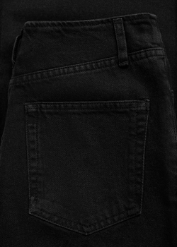 Джинсы с широкими штанинами и средней посадкой