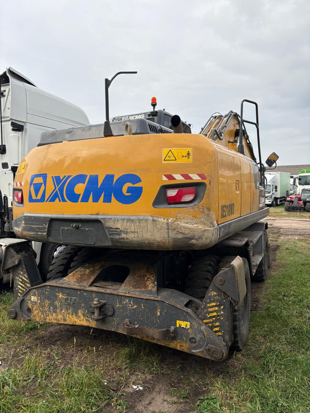 XCMG XE210* Экскаватор колесный XE210WD (Дизельный, 6,7 л, 184 л.с., АТ)