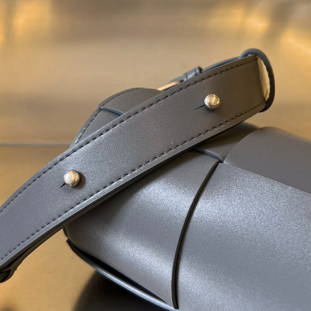 Bottega Veneta Small Canette 21 cm