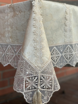 Скатерть 95х95 Domus бежевая с кружевом