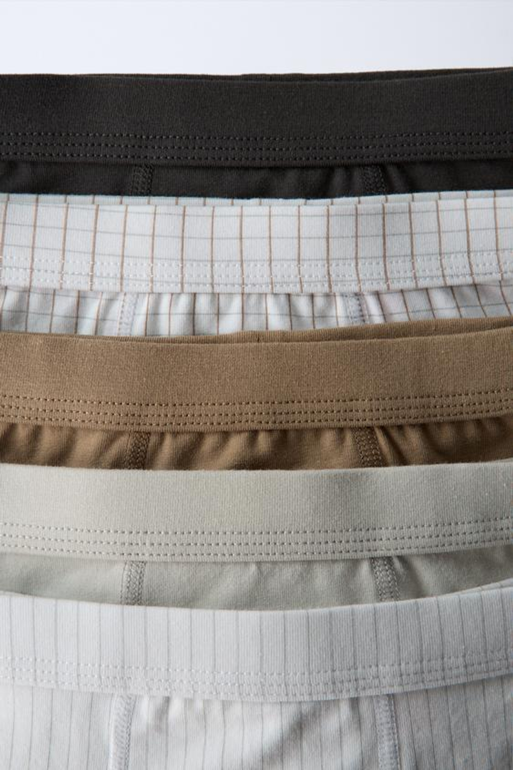 ZARA НАБОР ИЗ ПЯТИ ТРУСОВ-БОКСЕРОВ В ПОЛОСКУ И В КЛЕТКУ, СЕРЫЙ