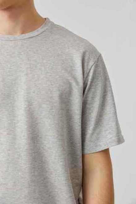 Футболка прямого кроя серого цвета
