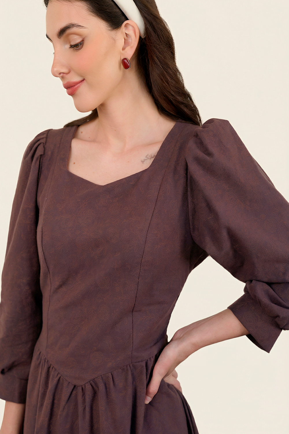 Платье с вырезом-сердечко