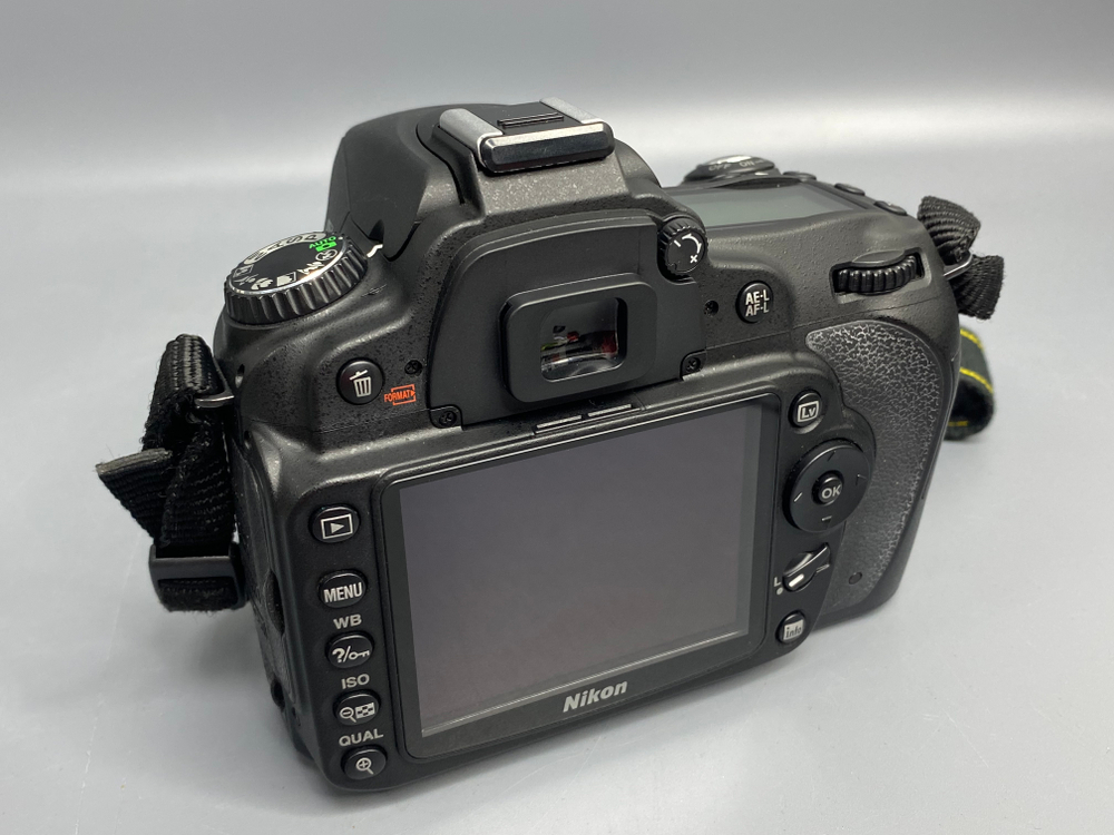Nikon D90, зеркало не фиксируется