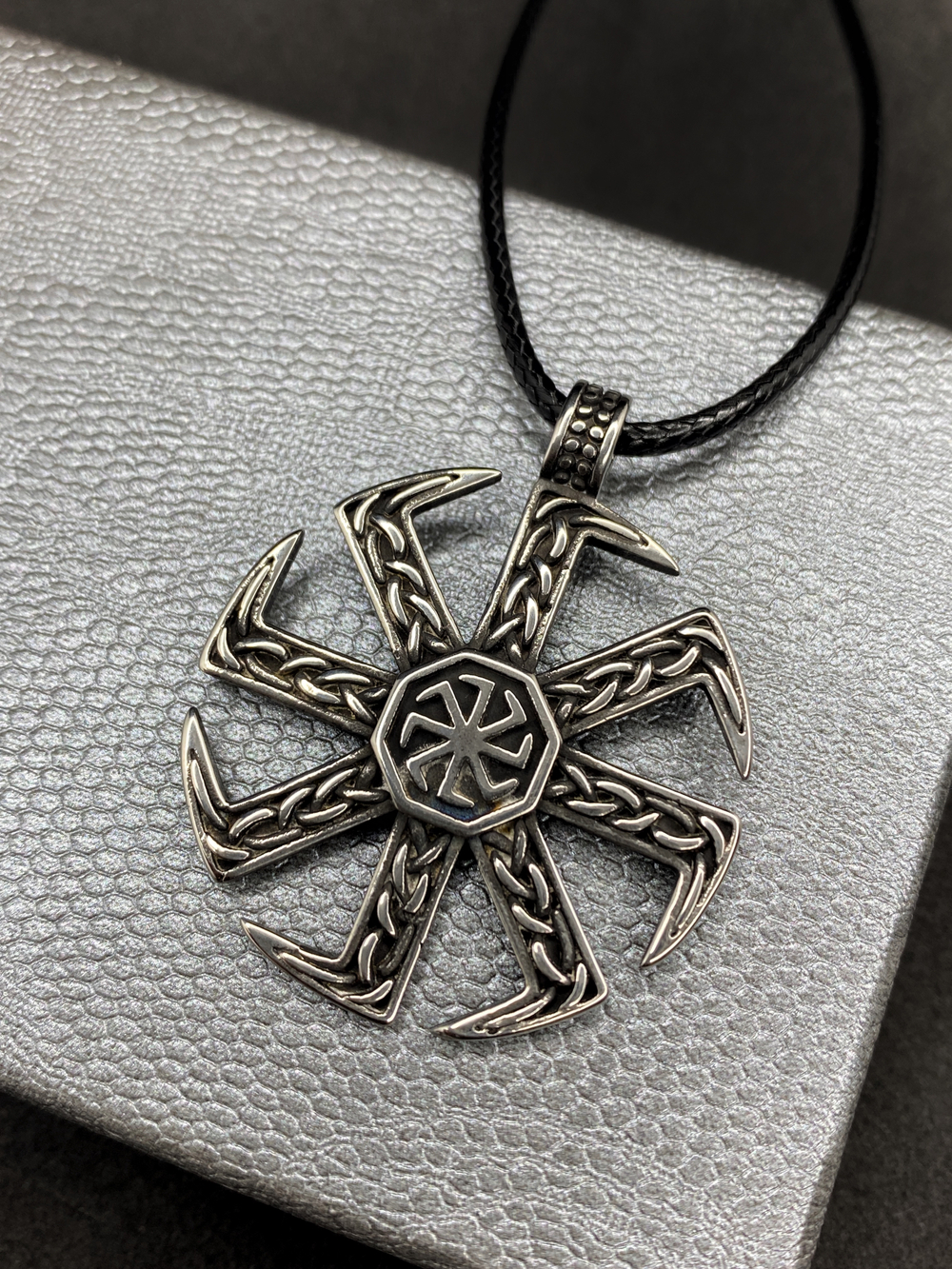 Славянская подвеска оберег Коловрат магический амулет из стали