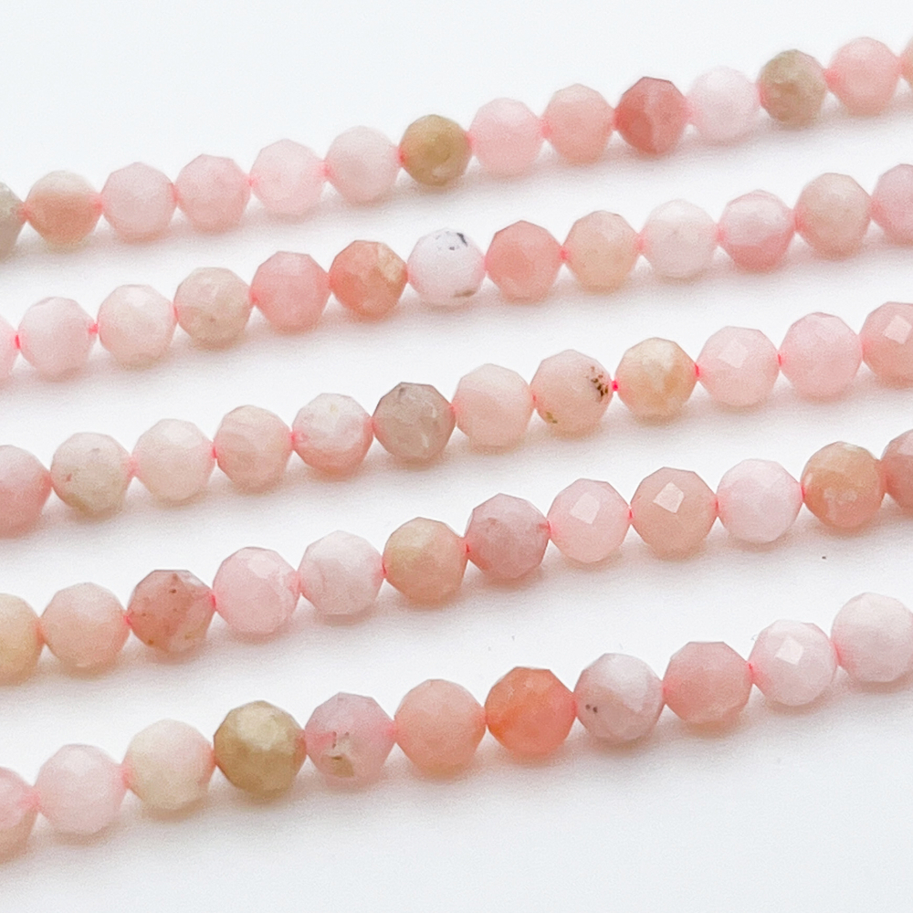 Опал розовый граненый бусины, размер около 4,2-4,4 мм, цена за отрезок 19 см (1/2 нити)