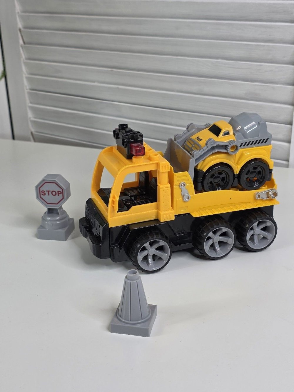 Конструктор блочный Автомобиль Спецтехнка с фигурками (200408409)