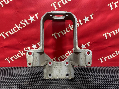 Кронштейн амортизатора