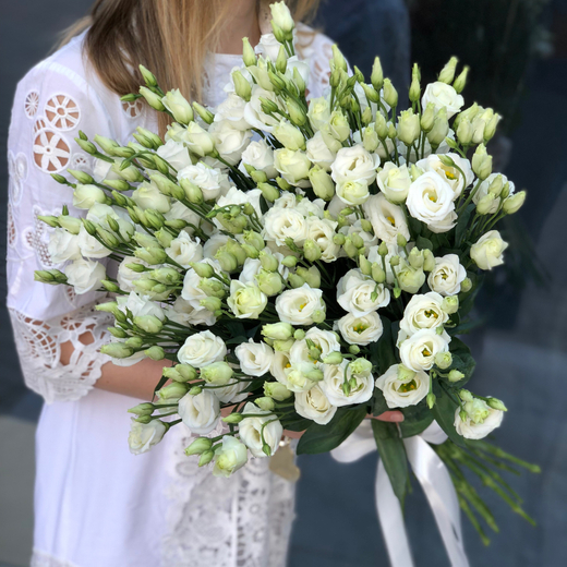 Букет из белой эустомы "White Poetry"