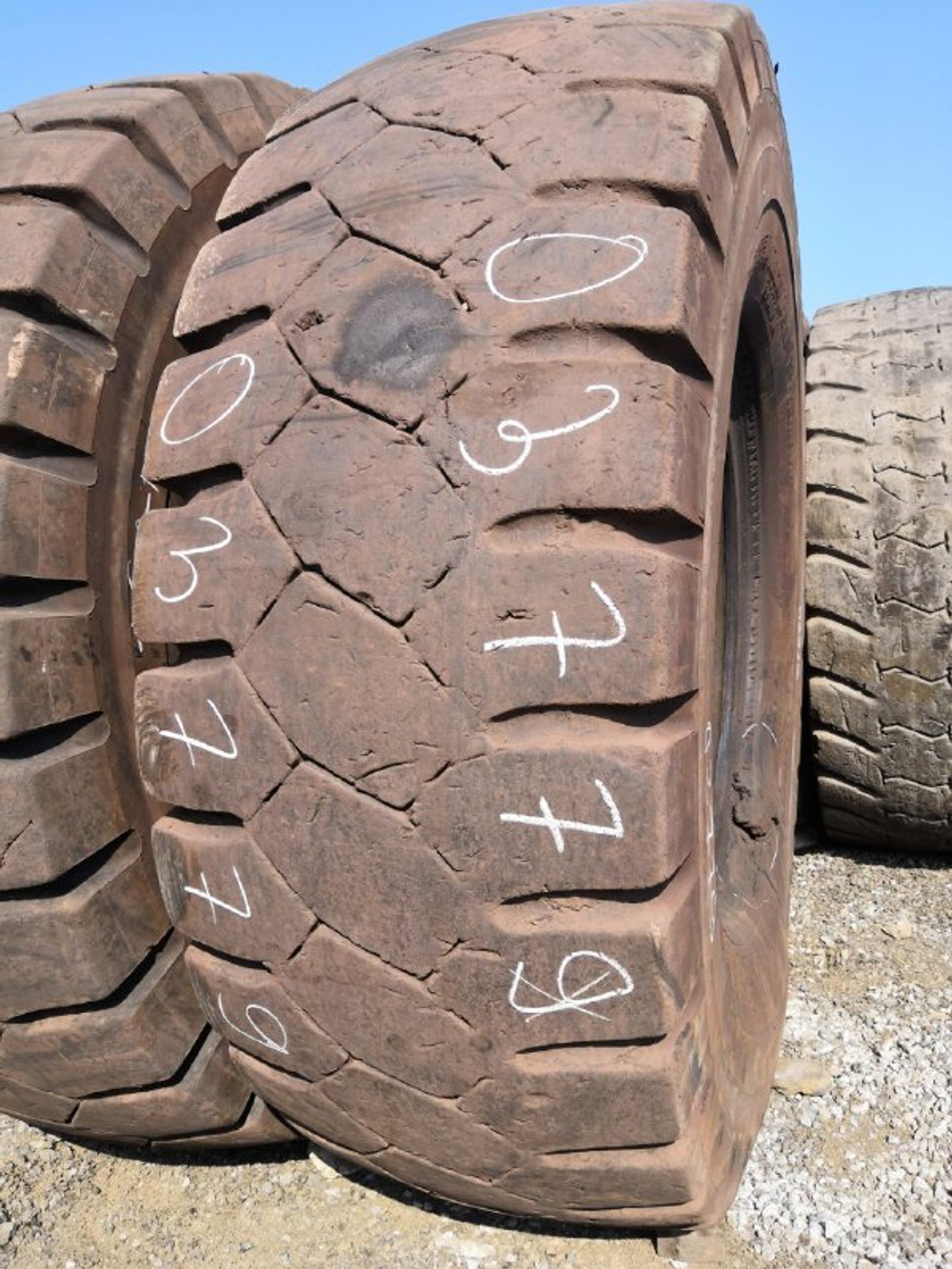 33.00R51 Bridgestone VRDP шина б/у
