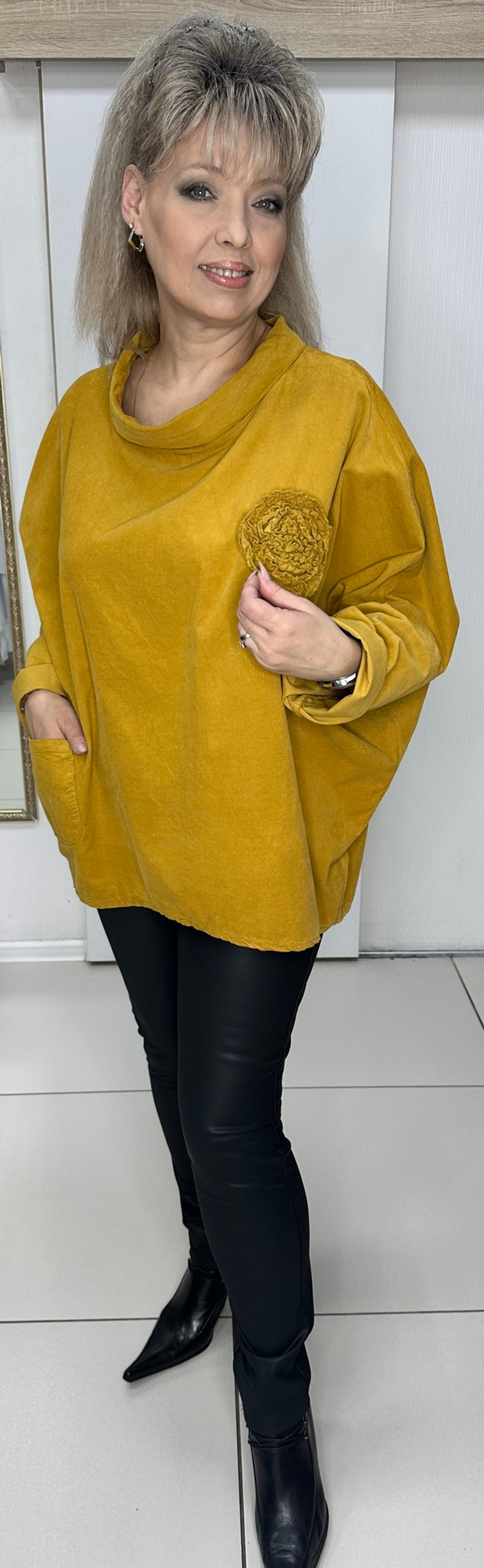 Однотонный блузон-пончо с хомутом из микро вельвета