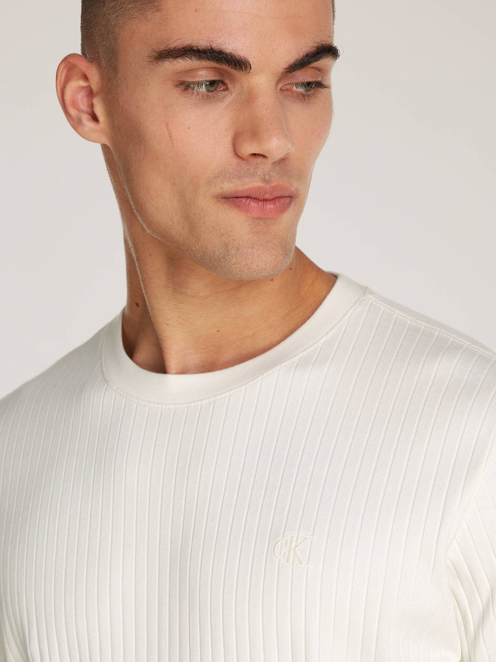 Футболка CALVIN KLEIN JEANS - экрю(J30J326149)